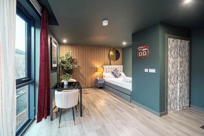 1 habitación, tabla de planchar con plancha, wifi gratis y ropa de cama 