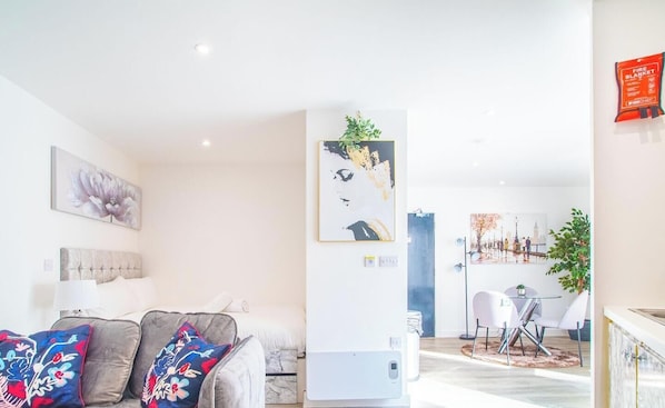 1 chambre, fer et planche à repasser, Wi-Fi gratuit, draps fournis
