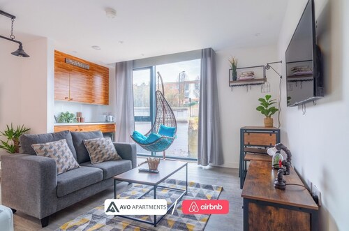 Creative Studio With Rustic Charm – APT 22