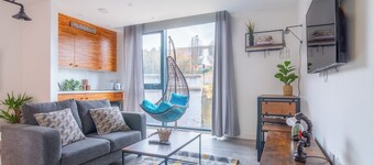 Creative Studio With Rustic Charm – APT 22