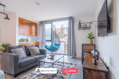 Creative Studio With Rustic Charm – APT 22