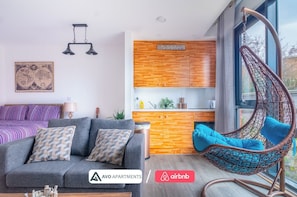 Smart TV - Creative Studio With Rustic Charm – APT 22 (Sheffield)