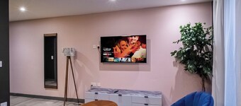 The Noir Apartment Sheffield – APT 12