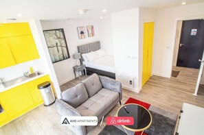 TV - Boutique-Style Apartment in Prime Location – APT 6 (South Yorkshire)