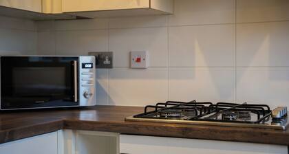 Stylish 2BR Home w/ Garden and Parking in Sheffield