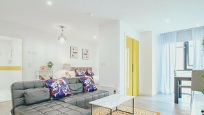 Smart TV - Modern Sheffield Studio With WiFi – APT 15 (Sheffield)