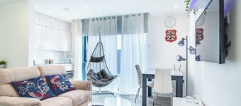 Contemporary Studio Close to City – APT 10