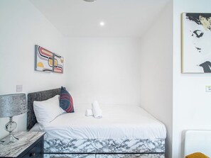 1 Schlafzimmer, Schreibtisch, WLAN