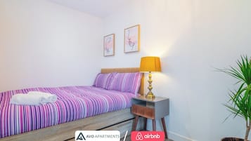 1 habitación, tabla de planchar con plancha, wifi y ropa de cama