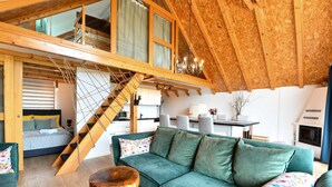 ハウス (Three Bedroom House) | リビングルーム | 32 インチの薄型テレビ (衛星放送視聴可)