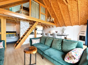 House (Three Bedroom House) | Living room | 32-inch flat-screen TV with satellite channels