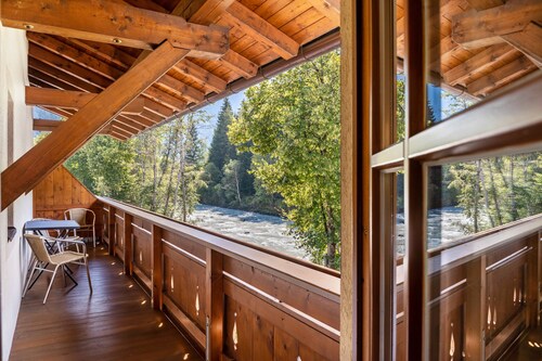 Apartment 'Top 2' with Mountain View, Balcony and Wi-Fi