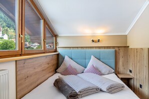 1 bedroom, WiFi, bed sheets - Studio 'Top 4' with Mountain View, Balcony and Wi-Fi (Oetz)
