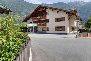 Exterior - Studio 'Top 4' with Mountain View, Balcony and Wi-Fi (Oetz)