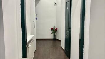 ํ์ฐ์ค (Double Deluxe Room (11)) | ์ ์์ฉ ์นจ๋