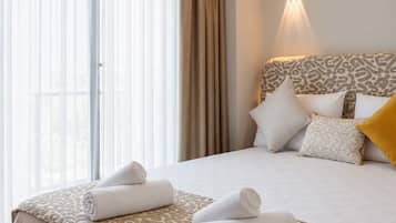 Habitación estándar | Minibar (con algunos artículos gratuitos), wifi gratis, ropa de cama