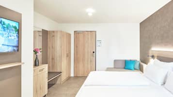 Deluxe Double Room | In-room safe, blackout drapes, soundproofing, free WiFi