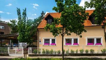 Double Room (Standard Double Room (5)) | Exterior