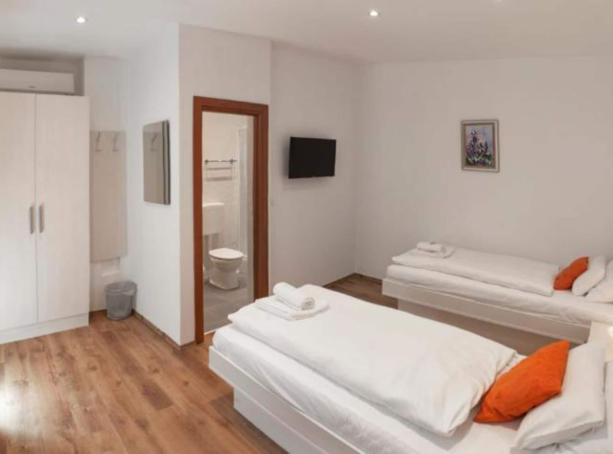 Twin Room (Twin Room (6))