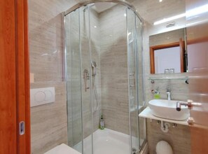 Triple Room (Triple Room (2)) | Bathroom