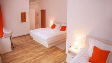 Quarto triplo (Triple Room (1)) | Berços (sobretaxa)