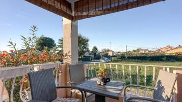 Apartment (One Bedroom Apartment with Balcony) | Balcony