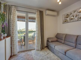 Apartment (One Bedroom Apartment with Balcony)