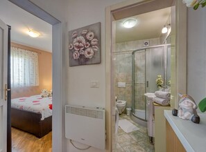 Apartment (One Bedroom Apartment with Balcony) | Bathroom - Apartment Matej Tar (Tar-Vabriga)