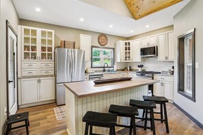 Refrigerador, microondas, lavavajillas, cafetera/tetera