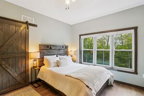 6 bedrooms, WiFi, bed sheets - Valley To Valley*: 6  BR, 5  BA House in Canaan Valley, Sleeps 12 (Canaan Valley)