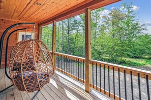 Terrace/patio - Valley To Valley*: 6  BR, 5  BA House in Canaan Valley, Sleeps 12 (Canaan Valley)
