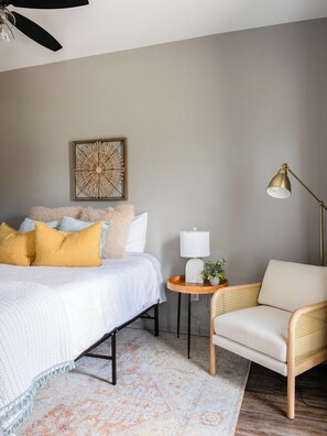 1 dormitori, planxa i posts de planxar, wifi i roba de llit 