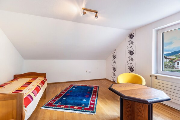 2 bedrooms, WiFi, bed sheets