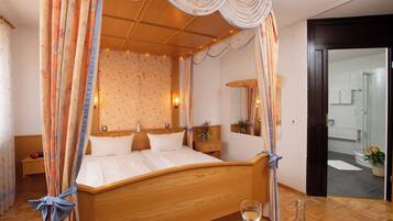 Verdunkelungsvorhänge, Bügeleisen/Bügelbrett, kostenloses WLAN