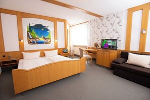 Superior Double Room, Balcony | Blackout drapes, iron/ironing board, free WiFi