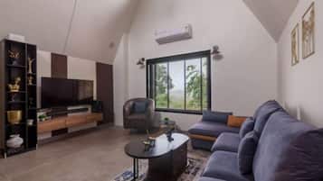 ลักซ์ชัวรี่วิลล่า, 2 ห้องนอน, ระเบียง, วิวสวน | บริเวณนั่งเล่น