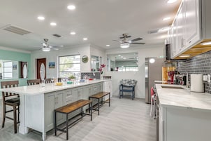 House (5 Bedrooms) | Interior