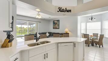 House (5 Bedrooms) | Interior