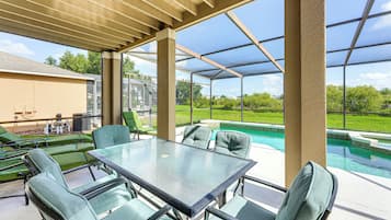 House (5 Bedrooms) | Interior