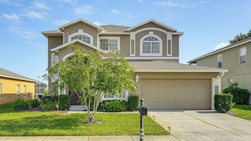 House (5 Bedrooms) | Interior