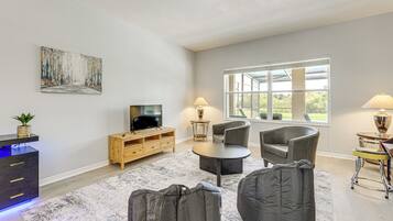 House (5 Bedrooms) | Interior