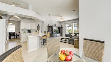 House (5 Bedrooms) | Interior