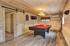 House (5 Bedrooms) | Interior