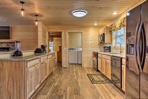 المنشأة من الداخل