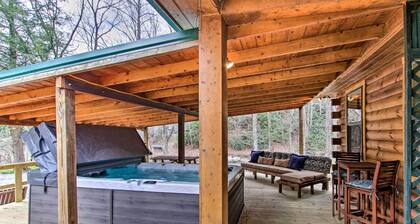 Gatlinburg Cabin: Hot Tub, Deck, Games