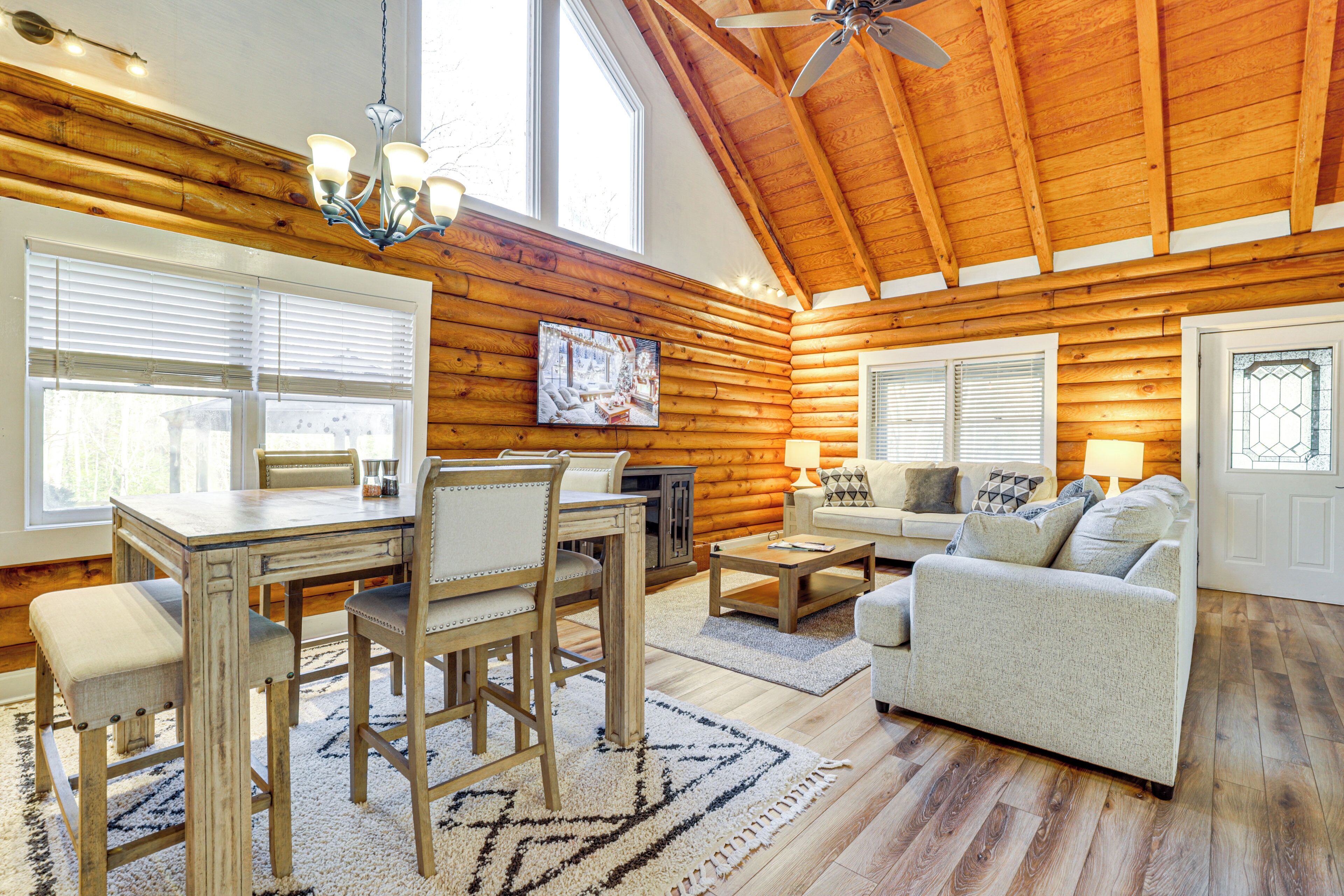 House (5 Bedrooms) | Interior