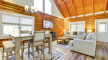 House (5 Bedrooms) | Interior