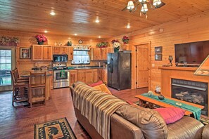 House (4 Bedrooms) | Interior - Creekside Cabin w/ Hot Tub in Gatlinburg! (Gatlinburg)