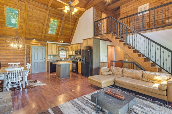 2 Mi To Ober Mtn: Hot Tub & Deck At Cozy Cabin! - Gatlinburg, TN