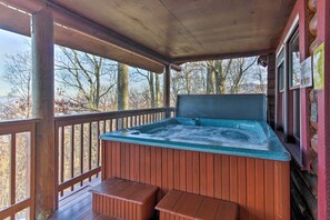 House (4 Bedrooms) | Interior - 2 Mi to Ober Mtn: Hot Tub & Deck at Cozy Cabin! (Gatlinburg)